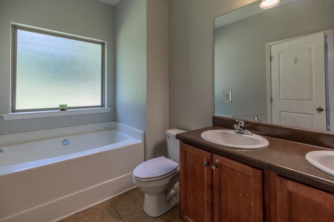 Building Photo - 10190 Fionn Loop