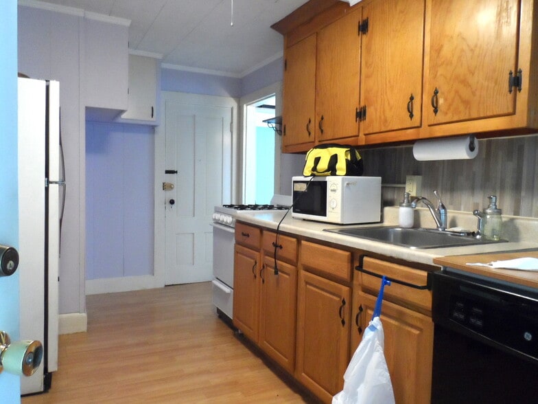 Building Photo - 11 Chestnut St