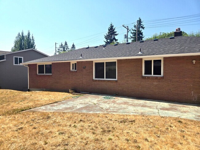 Building Photo - 3613 Grandview Dr W