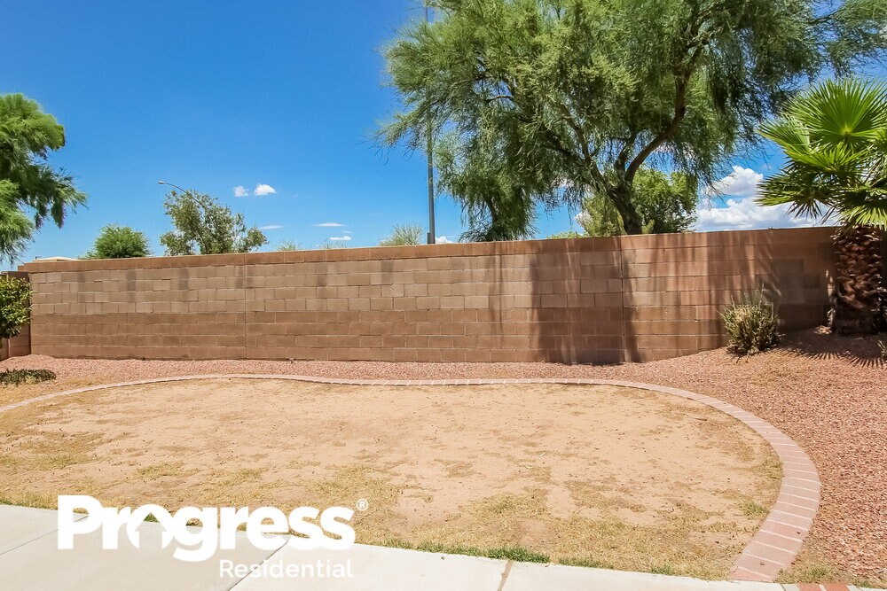 Building Photo - 9316 Olla Ave