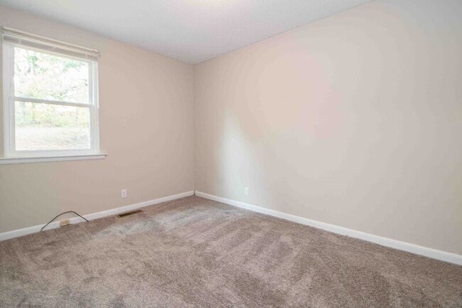 Building Photo - 808 Helton Dr