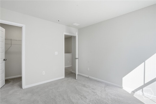 Building Photo - 145 Binscombe Ln