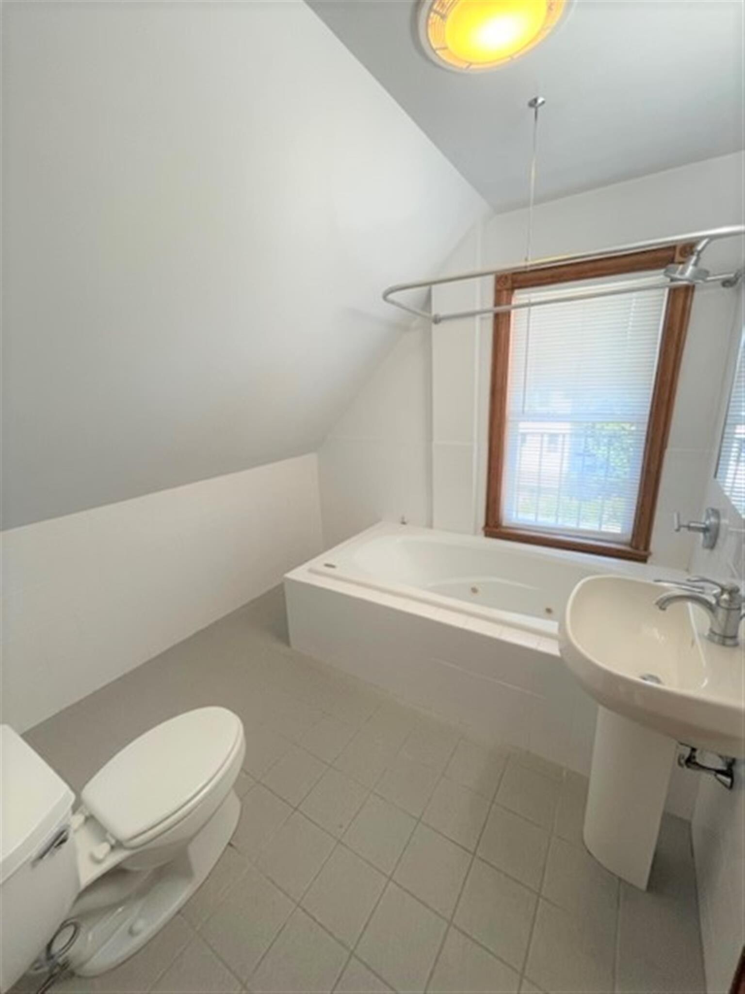 Building Photo - 15 Conwell St