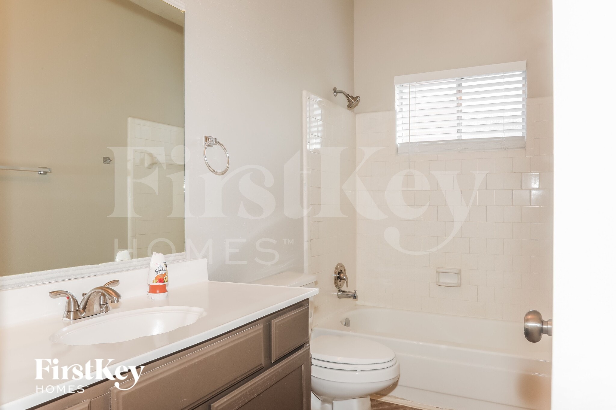 Building Photo - 17214 Thorhill St