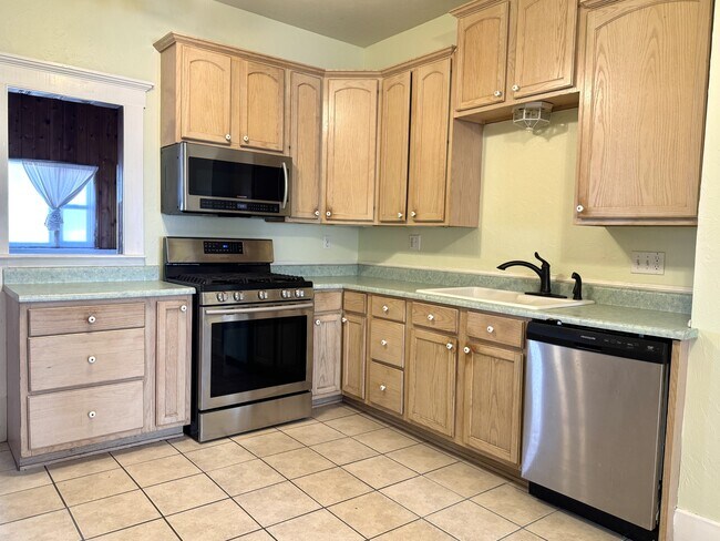 Building Photo - 624 N Wentz St