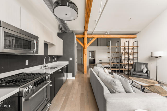 Building Photo - 527 Molino St