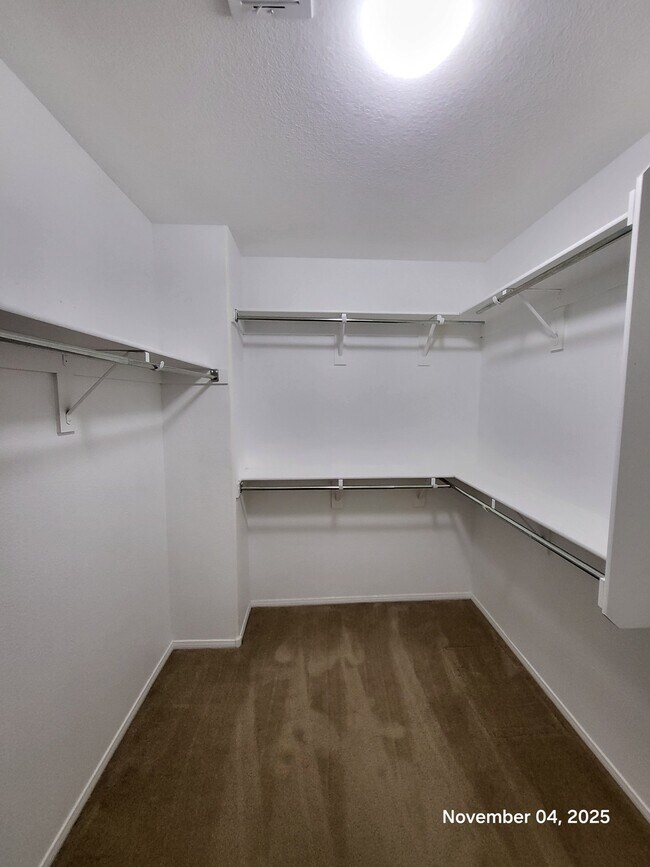 Building Photo - 6147 Pine Banks Ct