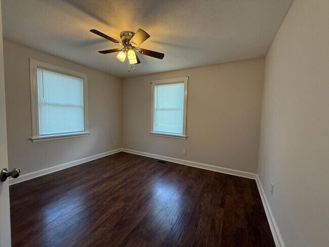 Building Photo - Spacious 4 Bedroom in North Nashville - Minutes from Downtown