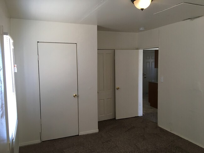 Building Photo - duplex