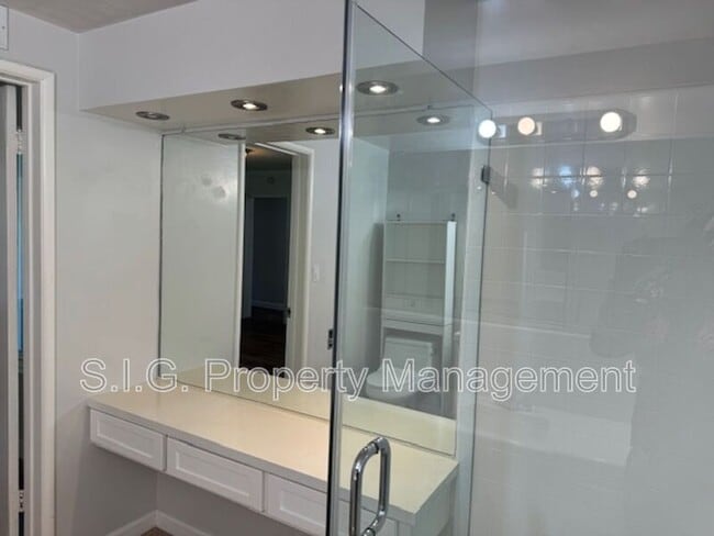 Building Photo - 2279 Saranne St