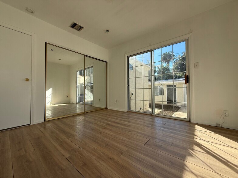 Building Photo - 2217 Selby Ave