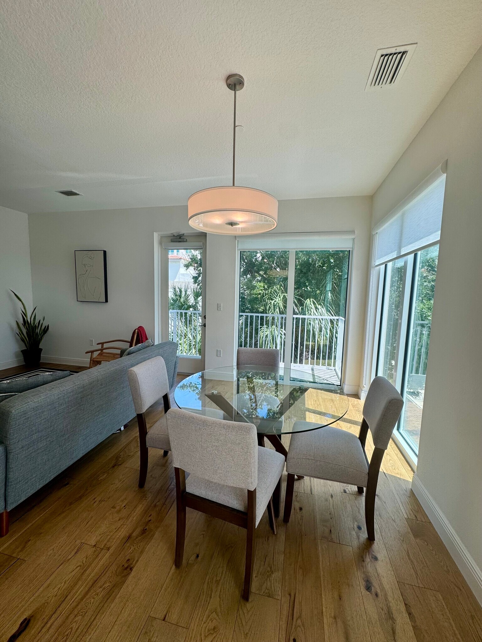 Building Photo - 644 3rd Ave S