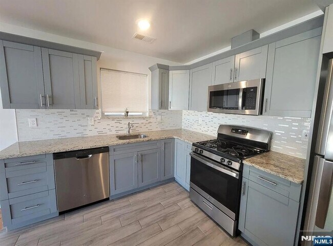 Building Photo - 129 Brookdale Ave