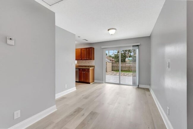 Building Photo - 1016 W Lakewood Rd