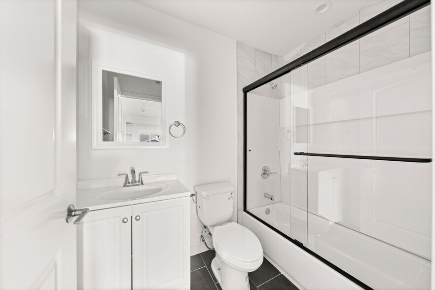 Building Photo - 4700 S Gramercy Pl