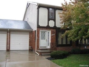 Building Photo - 205 Pineview Ct