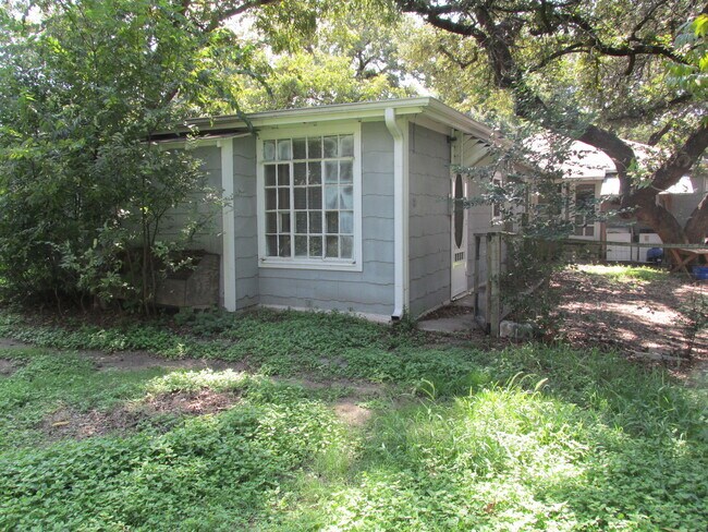 Building Photo - Keith-916