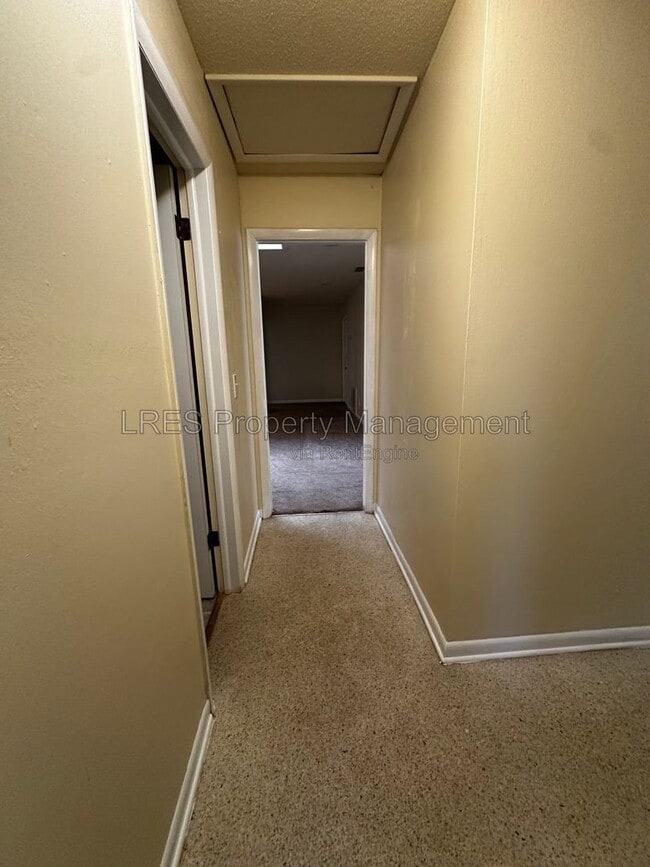 Building Photo - 2719 Merrie Oaks Rd