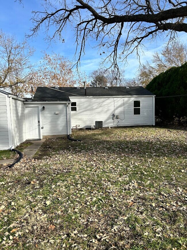 Building Photo - 237 S Streeter Ave