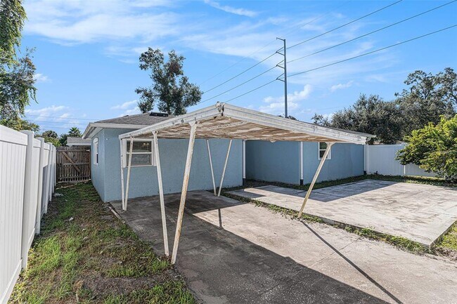 Building Photo - 3602 E 33rd Ave