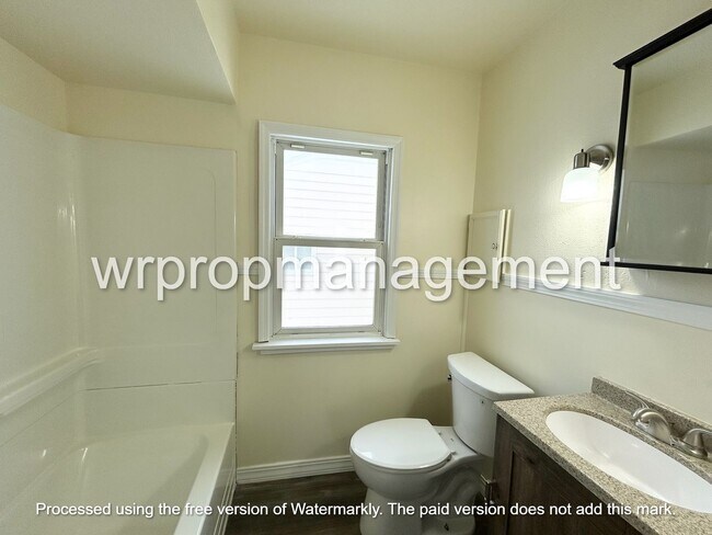 Building Photo - 3 Bed 1.5 Bath Home in West Toledo