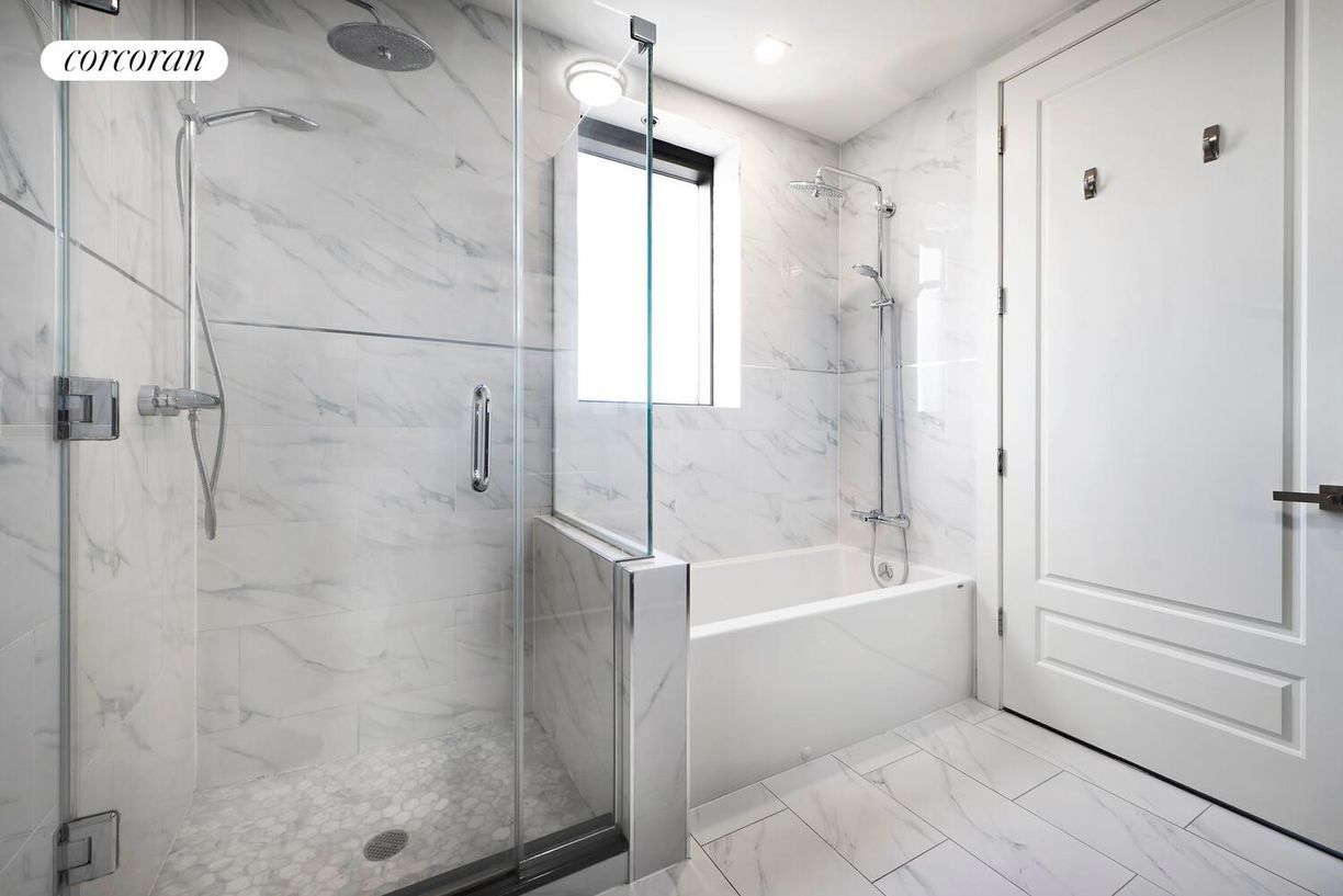 Building Photo - 11-12 44th Drive 6G