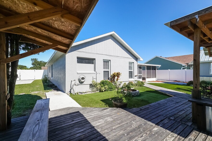 Building Photo - 2200 Country Field Way