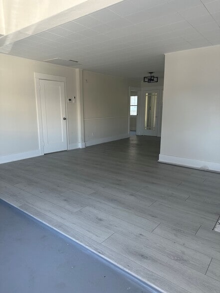 Building Photo - 205 W Palmer Ave