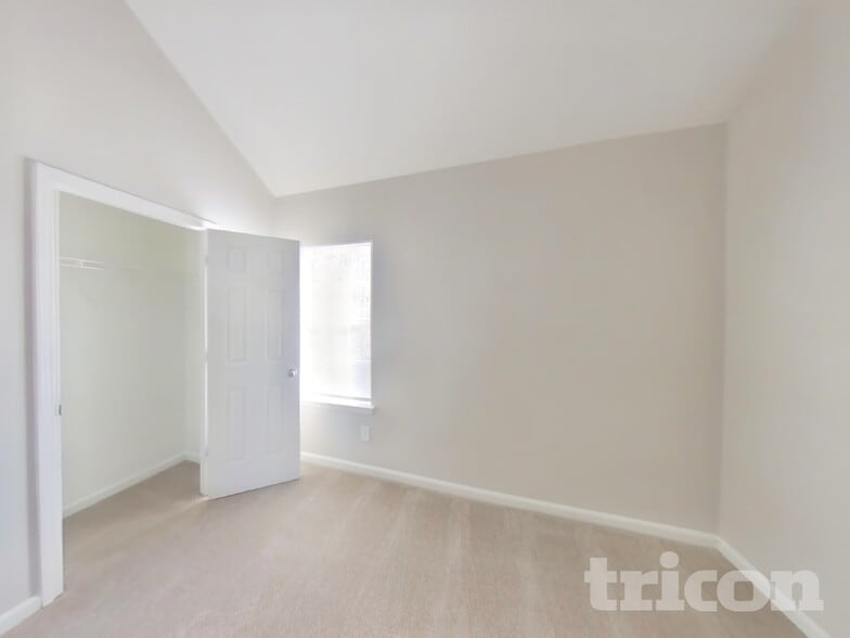 Building Photo - 636 Christina Pl