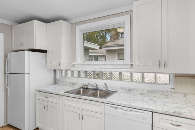 Building Photo - 1821 Korando Ave