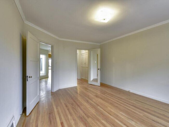 Building Photo - 3 bedroom in San Francisco CA 94118