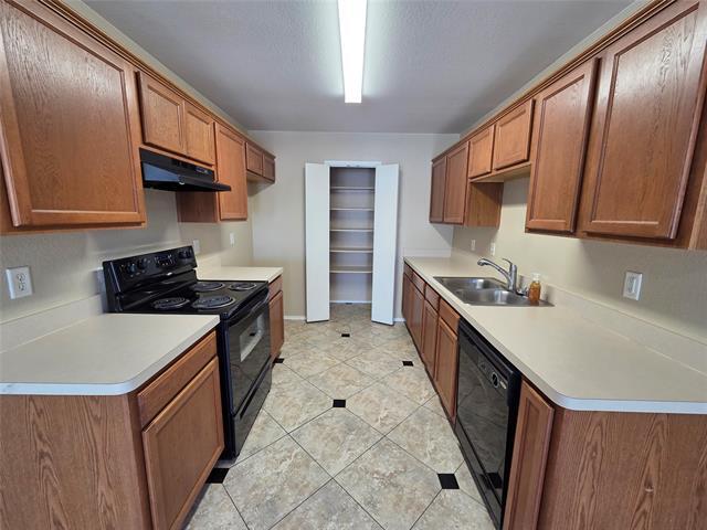 Building Photo - 2326 Kingsway Dr