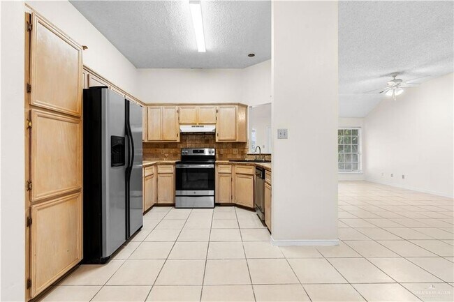 Building Photo - 1709 Jonquil Ave