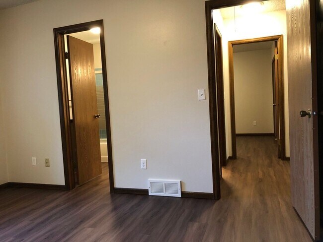 Building Photo - 3 Bed/2bath Single Family Home in Parkwood East