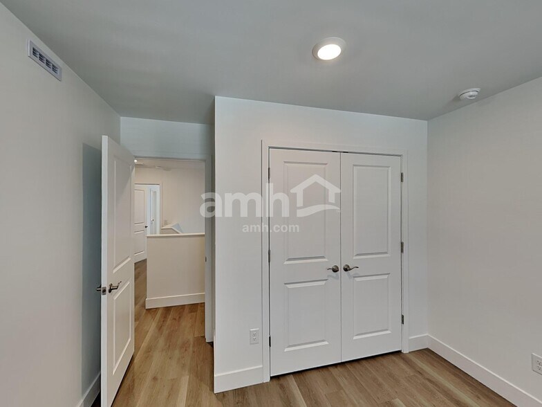 Building Photo - 6490 E Paseo Alga