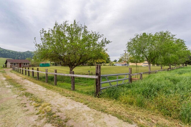 Building Photo - 1 Bedroom Cottage for Rent on shared 5 Acres