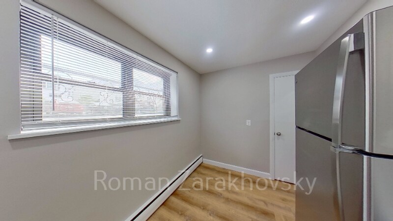 Building Photo - 39 Shepard St