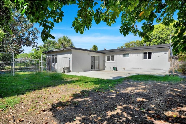 Building Photo - 30100 SW 168th Ct