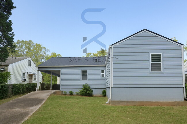 Building Photo - 1106 Wyland Dr SW
