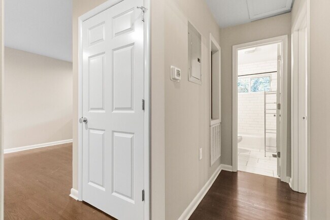 Building Photo - Plaza Midwood/Noda Duplex Property