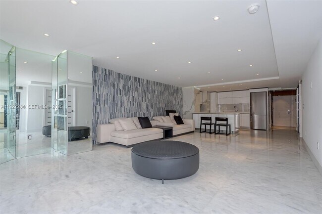 Building Photo - 6423 Collins Ave