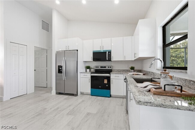 Building Photo - 2210 NW 9th Ave