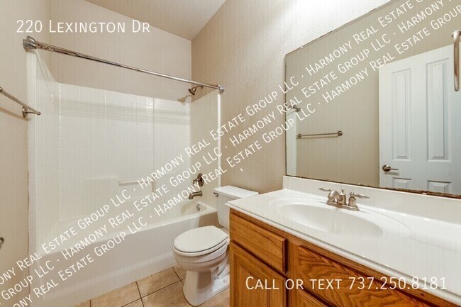 Building Photo - 220 Lexington Dr