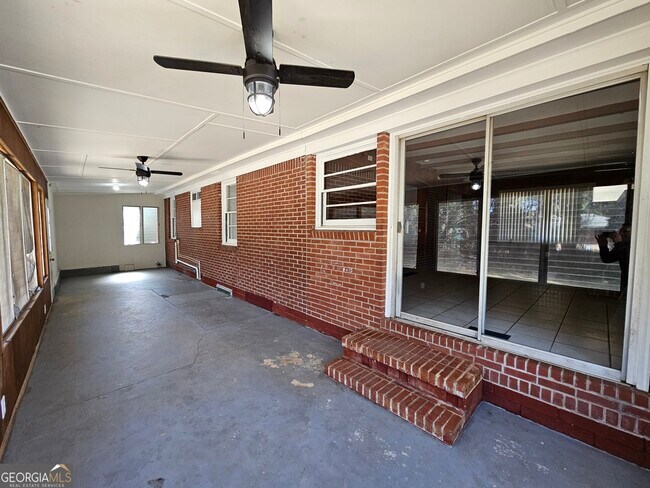 Building Photo - 2654 Plantation Dr