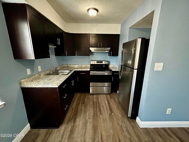 Building Photo - 6321 Lenawee St