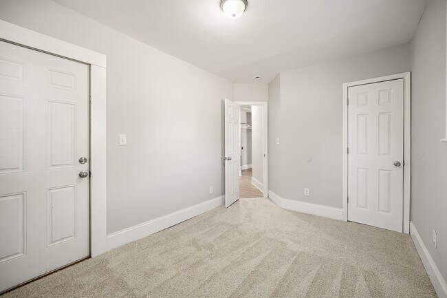 Building Photo - 373 Spring St SW