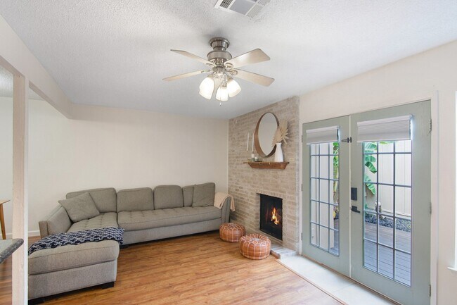 Building Photo - 11681 Village Pl Dr