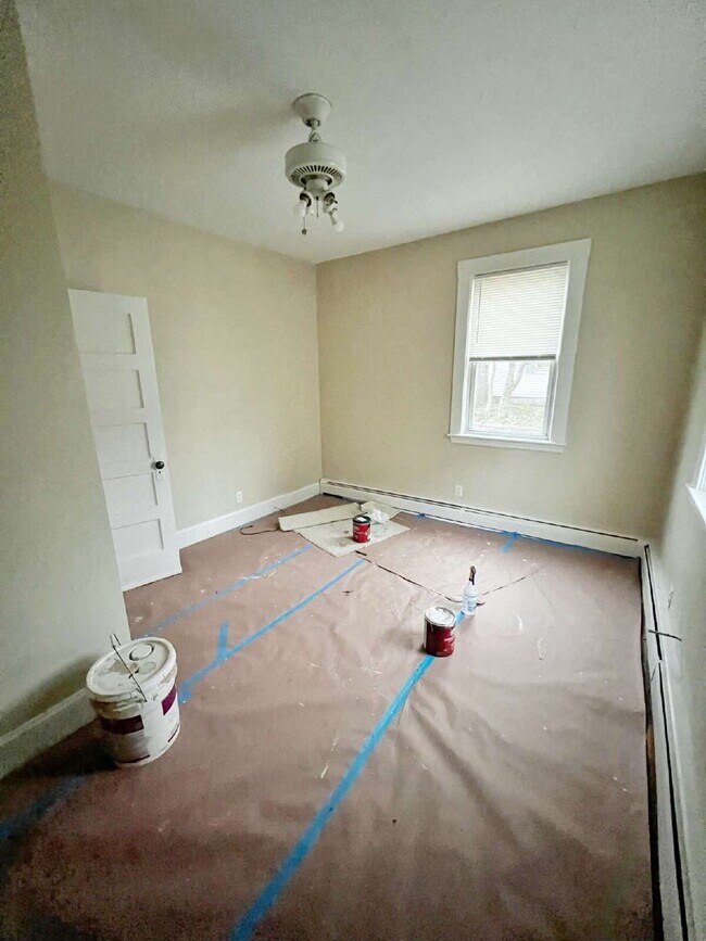 Building Photo - Spacious 1 BED 1 BATH