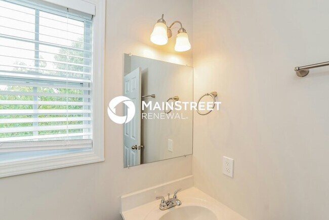 Building Photo - 4 Bedroom Pet-Friendly Home in POWELL, TN with Main Street Renewal