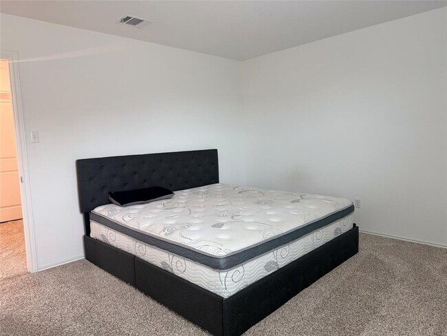 Building Photo - 138 Milliner Lp